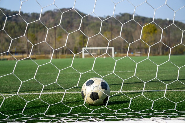 曼联7000万签沃顿有一前提，阿莫林自信可实现！卡里克钦点其接班