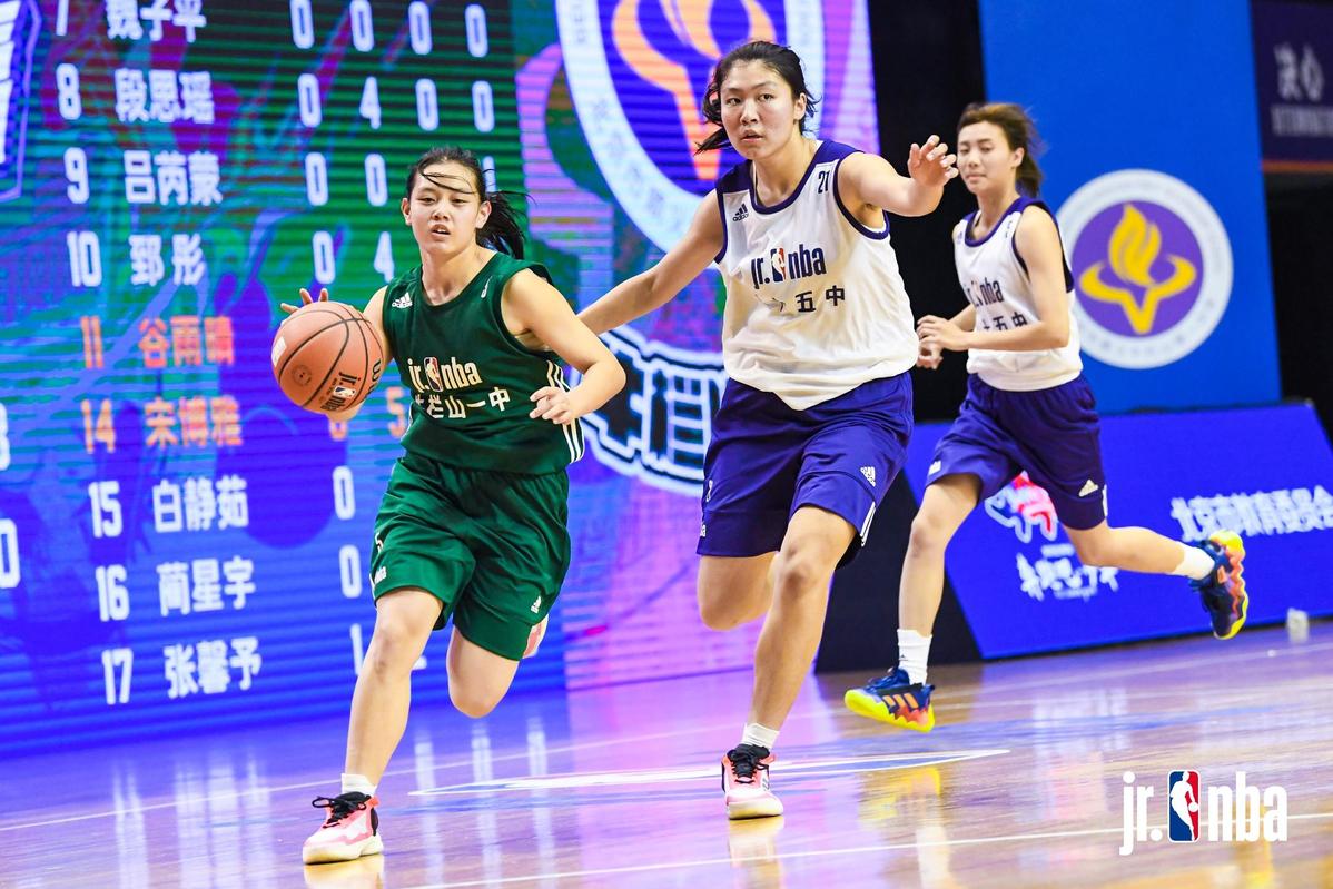 NBA半场：字母哥19分8篮板，雄鹿56-53领先步行者