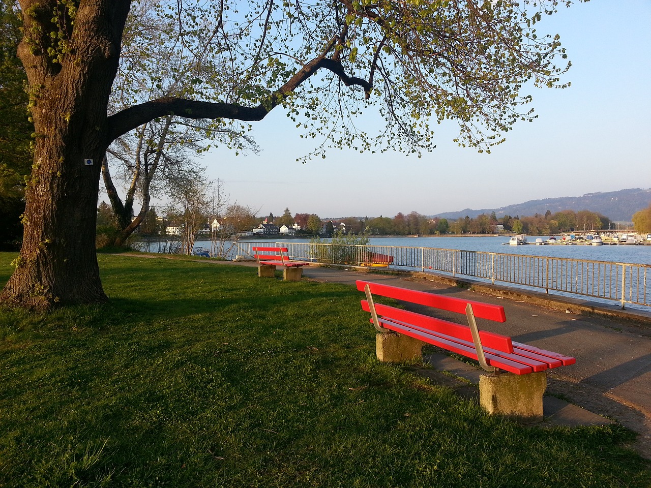 杜兰特关键三分点燃全场